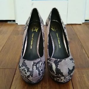 NIB House of Harlow 1960 pumps